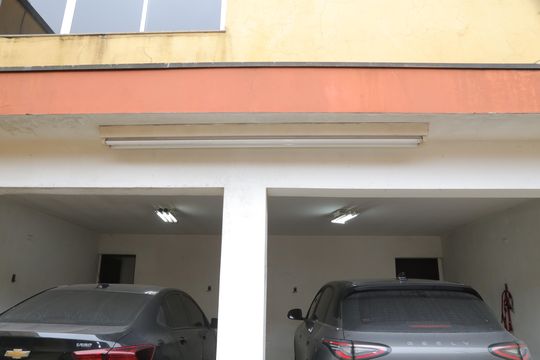 Garagem de casa para alugar com 3 quartos, 300m² em Vila Carmosina, São Paulo