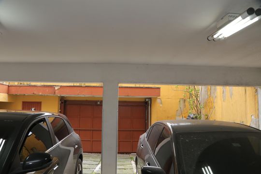 Garagem de casa para alugar com 3 quartos, 300m² em Vila Carmosina, São Paulo
