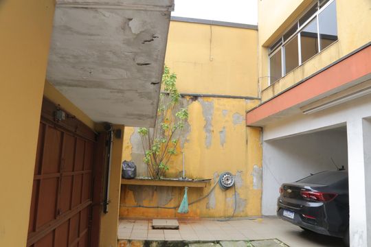Quintal de casa para alugar com 3 quartos, 300m² em Vila Carmosina, São Paulo