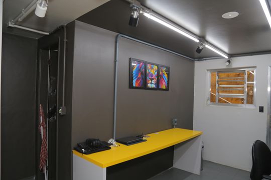 Escritório de casa para alugar com 3 quartos, 300m² em Vila Carmosina, São Paulo