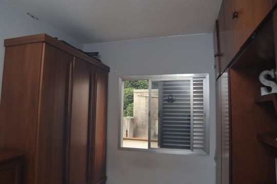Closet da suíte 2 de casa para alugar com 3 quartos, 300m² em Vila Carmosina, São Paulo