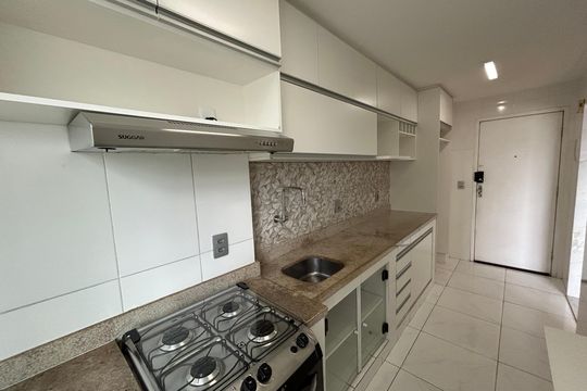 Cozinha de apartamento para alugar com 2 quartos, 47m² em Madureira, Rio de Janeiro
