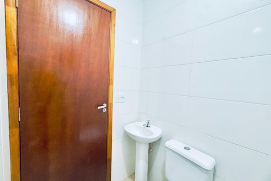 Banheiro de apartamento para alugar com 1 quarto, 40m² em Jardim Rosana, Guarulhos