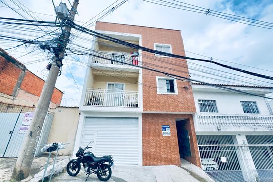 Placa instalada na fachada do imóvel  de apartamento para alugar com 1 quarto, 40m² em Jardim Rosana, Guarulhos