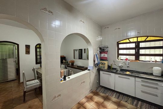 Cozinha de casa para alugar com 2 quartos, 250m² em Vila Santa Teresinha, São Paulo