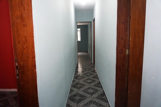 Corredor de casa para alugar com 4 quartos, 156m² em Jardim Dom José, Embu das Artes