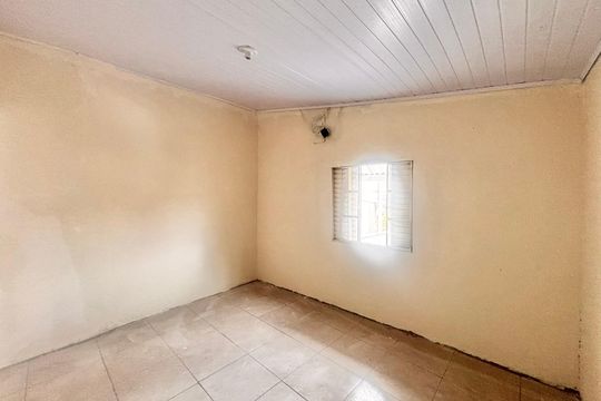 Quarto de casa para alugar com 1 quarto, 45m² em Jardim Angela Maria, Carapicuíba