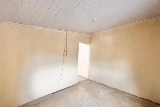 Quarto de casa para alugar com 1 quarto, 45m² em Jardim Angela Maria, Carapicuíba