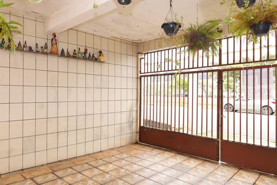 Garagem de casa à venda com 4 quartos, 120m² em Vila Brasil, São Paulo