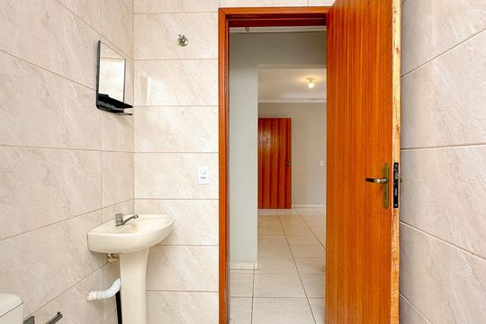 Banheiro de apartamento para alugar com 1 quarto, 38m² em Ingleses Norte, Florianópolis