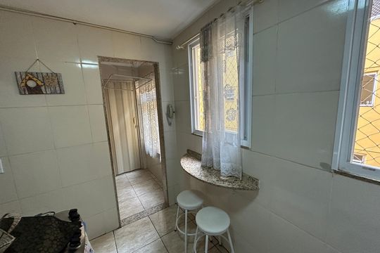 Cozinha de apartamento para alugar com 2 quartos, 60m² em Marechal Hermes, Rio de Janeiro