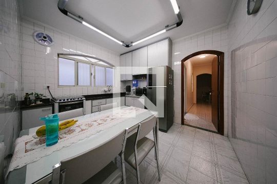 Casa à venda com 4 quartos, 200m² em Jardim Arize, São Paulo