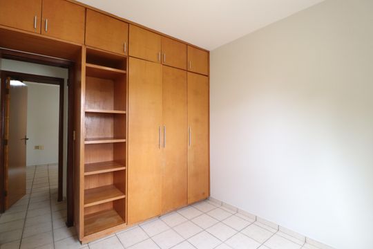 Quarto 2 de apartamento para alugar com 3 quartos, 50m² em Umuarama, Uberlândia