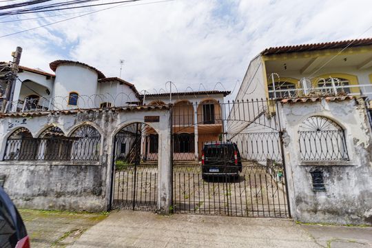 Fachada de casa à venda com 4 quartos, 500m² em Campo Grande, Rio de Janeiro