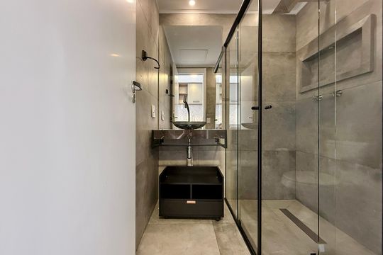 Banheiro  de kitnet/studio para alugar com 1 quarto, 24m² em Vila Cordeiro, São Paulo