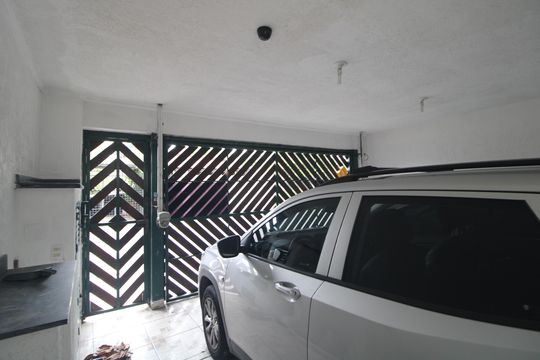 Garagem de casa para alugar com 2 quartos, 90m² em Jardim Consorcio, São Paulo