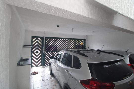 Garagem de casa à venda com 2 quartos, 200m² em Jardim Consorcio, São Paulo