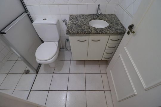 Banheiro  de apartamento para alugar com 1 quarto, 50m² em Ribeirânia, Ribeirão Preto