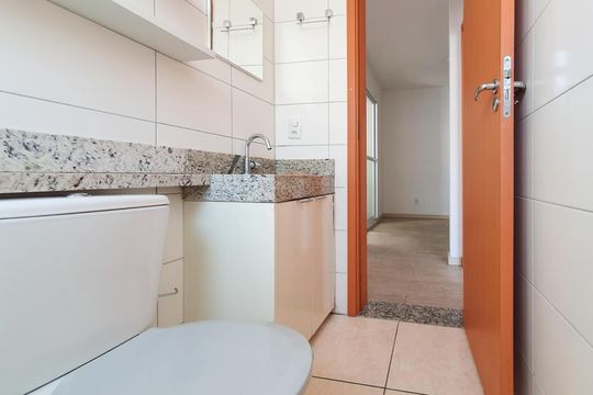 Banheiro de apartamento à venda com 2 quartos, 47m² em Vila Rosa, Novo Hamburgo