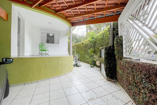 Entrada de casa para alugar com 3 quartos, 180m² em Vila Yolanda, Osasco