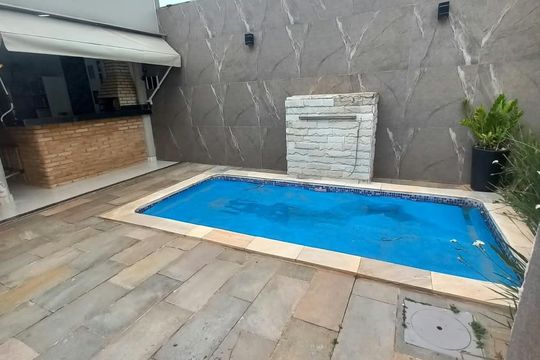 Área externa de casa para alugar com 2 quartos, 150m² em Tibery, Uberlândia