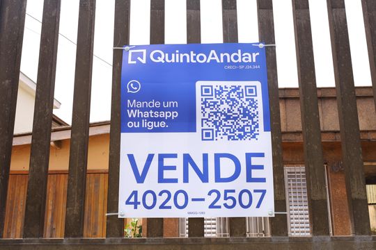 Placa GRANDE instalada no portão do imóvel, dia 30/10/2026 - Código da placa: MMGQ-1283 de casa à venda com 3 quartos, 120m² em Cidade Líder, São Paulo