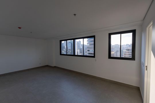Sala 1 / Suíte 1 de kitnet/studio à venda com 1 quarto, 48m² em Vale do Sereno, Nova Lima
