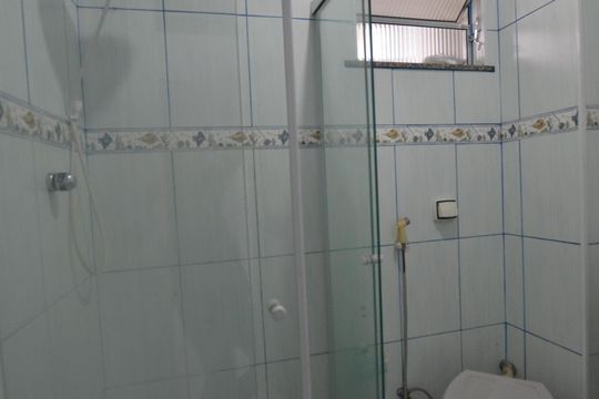 Banheiro de casa de condomínio para alugar com 2 quartos, 48m² em Coelho Neto, Rio de Janeiro