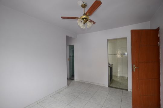 Sala de casa de condomínio para alugar com 2 quartos, 48m² em Coelho Neto, Rio de Janeiro