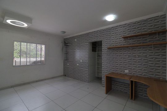 Quarto 1 de casa para alugar com 3 quartos, 100m² em Parque Guarapiranga, São Paulo