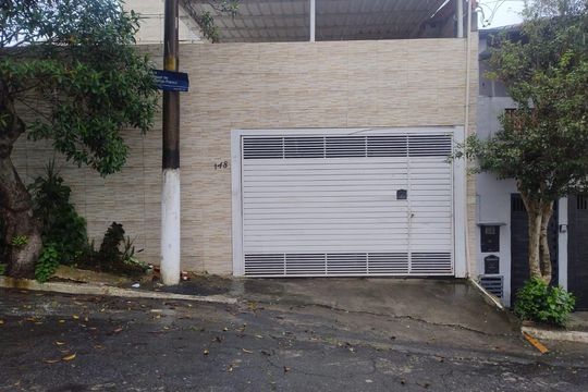 Fachada de casa para alugar com 3 quartos, 100m² em Parque Guarapiranga, São Paulo