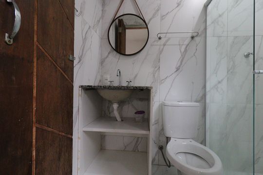 Banheiro de casa para alugar com 3 quartos, 100m² em Parque Guarapiranga, São Paulo