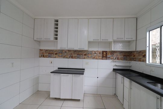 Cozinha de casa para alugar com 3 quartos, 100m² em Parque Guarapiranga, São Paulo