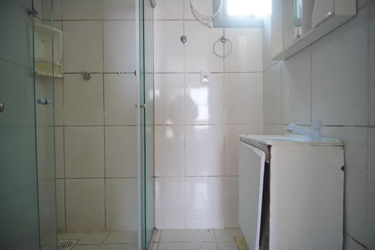Banheiro da Suíte de apartamento para alugar com 3 quartos, 90m² em Centro, São Leopoldo
