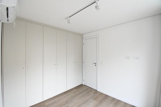 Quarto  de kitnet/studio para alugar com 1 quarto, 42m² em São Francisco, Curitiba