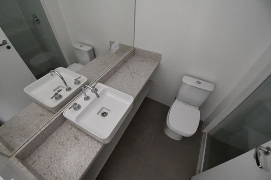 Banheiro do Studio de kitnet/studio para alugar com 1 quarto, 30m² em São Francisco, Curitiba