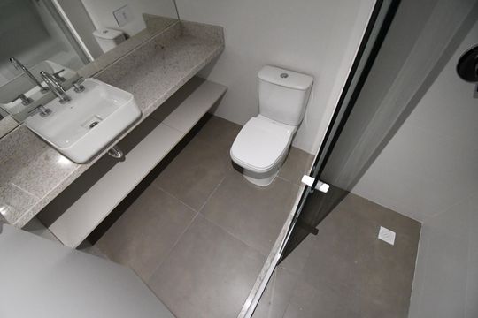 Banheiro do Studio de kitnet/studio para alugar com 1 quarto, 30m² em São Francisco, Curitiba