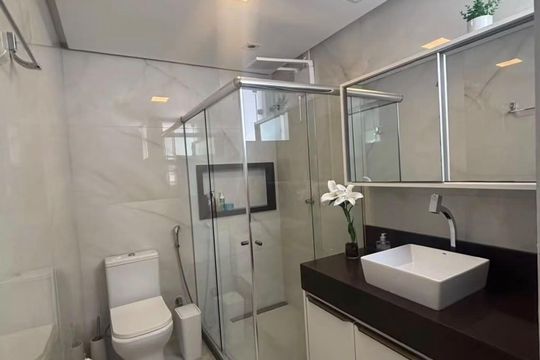 Banheiro de casa para alugar com 3 quartos, 146m² em Itapuã, Salvador