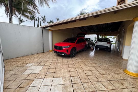 Garagem de casa à venda com 6 quartos, 440m² em Taguatinga, Brasília