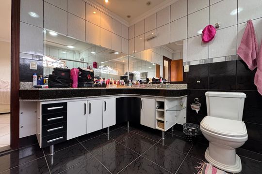 Banheiro da Suíte 1 de casa à venda com 6 quartos, 440m² em Taguatinga, Brasília