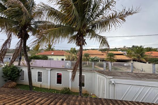 Vista de casa à venda com 6 quartos, 440m² em Taguatinga, Brasília