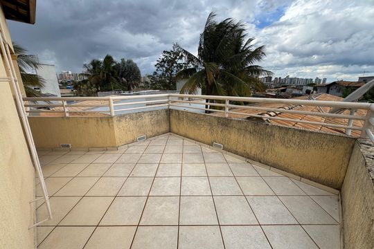 Varanda de casa à venda com 6 quartos, 440m² em Taguatinga, Brasília