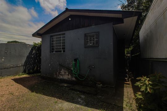 Área externa de casa à venda com 5 quartos, 120m² em Cavalhada, Porto Alegre