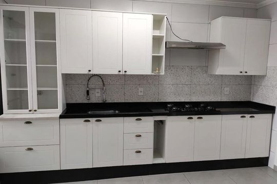 Cozinha de casa à venda com 3 quartos, 300m² em Vila Serralheiro, São Paulo