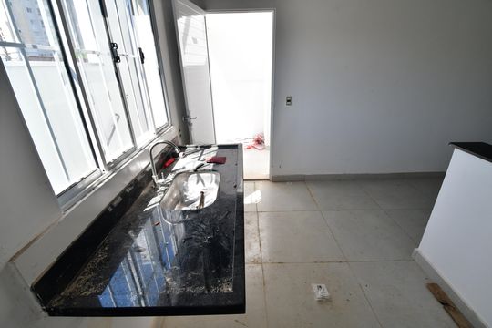 Cozinha de casa de condomínio para alugar com 2 quartos, 40m² em Taquaral, Campinas