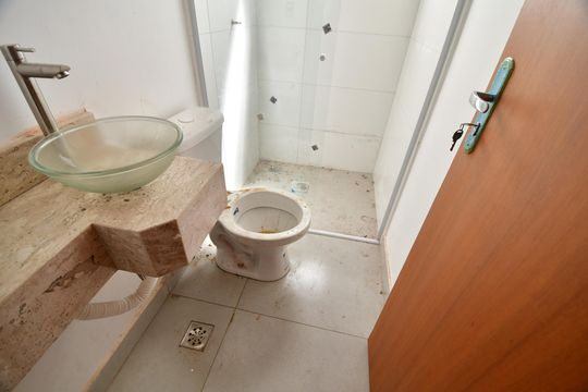 Banheiro de casa de condomínio para alugar com 2 quartos, 40m² em Taquaral, Campinas
