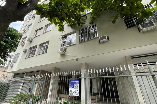 Fachada de apartamento para alugar com 2 quartos, 90m² em Tijuca, Rio de Janeiro