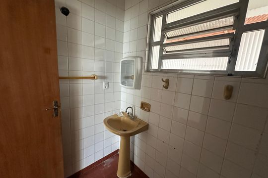 Banheiro de casa para alugar com 2 quartos, 76m² em Jardim Independencia, São Vicente