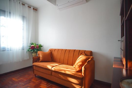 Hall de Entrada de casa para alugar com 4 quartos, 138m² em Vila Jardim, Porto Alegre