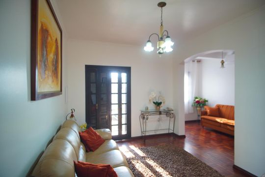 Casa para alugar com 4 quartos, 138m² em Vila Jardim, Porto Alegre